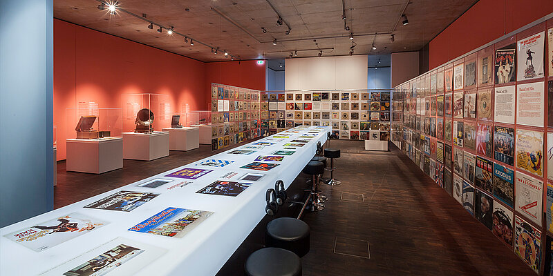 Blick in die Ausstellung »Jukebox. Jewkbox! Ein jüdisches Jahrhundert auf Schellack und Vinyl« © Franz Kimmel