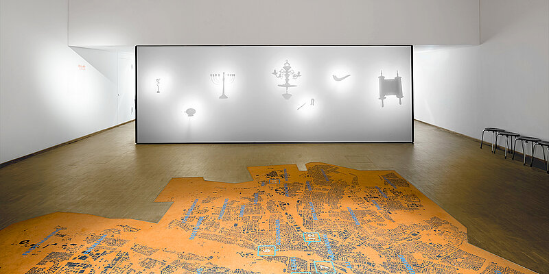 Installation PLACES at the permanent exhibition © Daniel Schvarcz