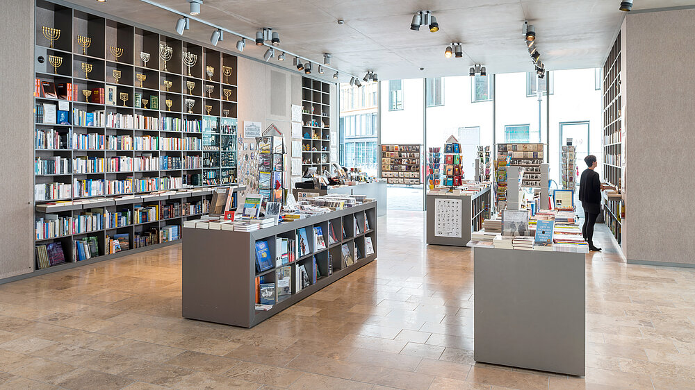 Blick in den Museumsshop, die Literaturhandlung, eine jüdische Buchhandlung 