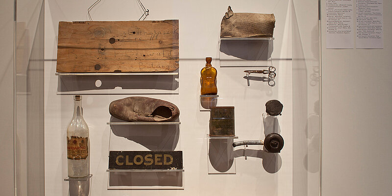 Installation View „Jews 45/90 From here and there – Survivors from East Europe“