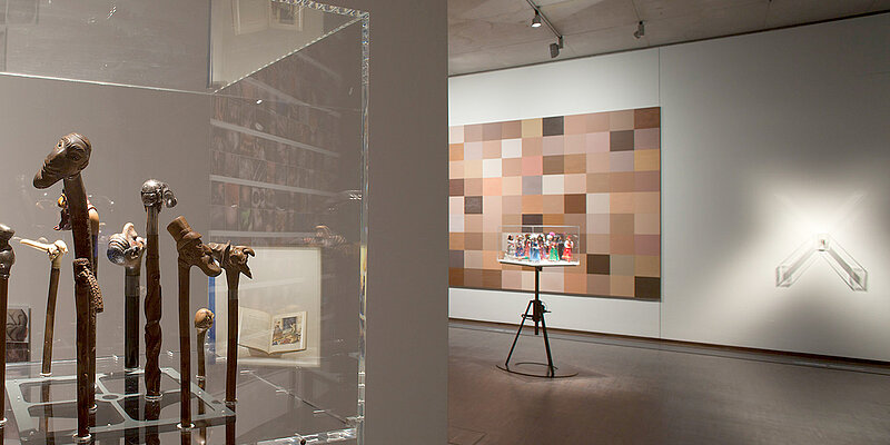 Blick in die Ausstellung »typisch! Klischees von Juden und Anderen« © Franz Kimmel