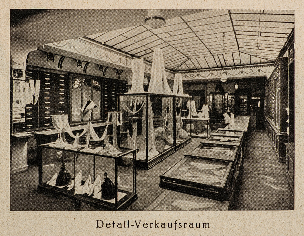 Das Spitzenhaus Rosa Klauber in der Theatinerstraße 35, Verkaufsraum um 1922. Foto: Franz Kimmel, Jüdisches Museum München