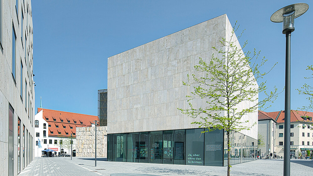 Jüdisches Museum München am Jakobsplatz, links das Gemeindezentrum, im Hintergrund das Münchner Stadtmuseum und das Alten- und Servicezentrum Altstadt und St. Jakobsplatz