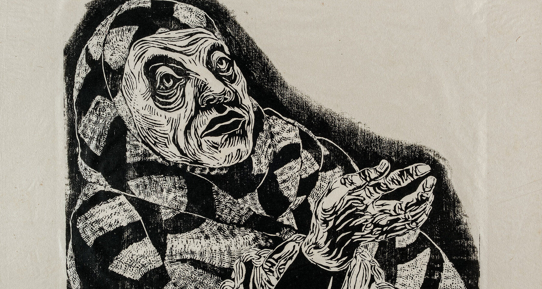 Maria Luiko, Bettlerin, um 1935, Holzschnitt auf Papier, zu sehen eine Frau mit bittenden Händen, Foto: Franz Kimmel, Jüdisches Museum München, Sammlung Maria Luiko