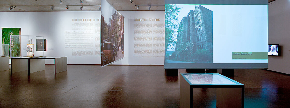 Blick in die Ausstellung »Orte des Exils [03] Munich and Washington Heights« © Franz Kimmel